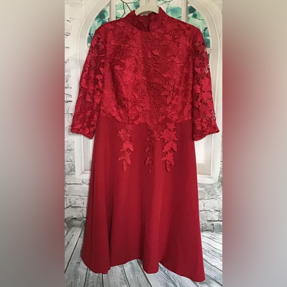 Womens Plus Size Dress 
Mandarin Collar Lace Bodice Cocktail Dress